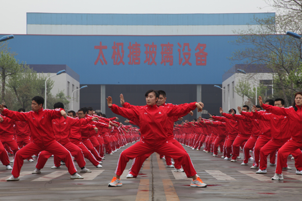 中國太極搪玻璃設(shè)備全體員工向您拜年！